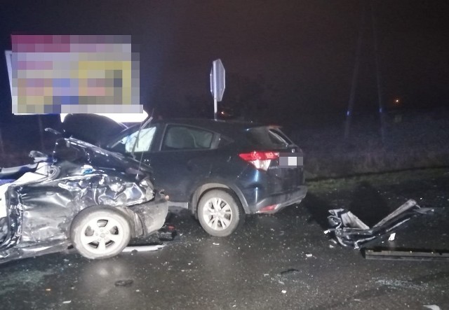W poniedziałek (20.11.2023) w Łabiszynie doszło do wypadku. Jedna osoba zginęła, dwie trafiły do szpitala.