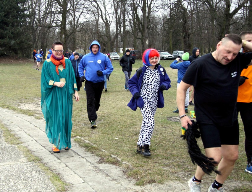 Świąteczna kąpiel Morsów w Zalewie z okazji Lanego Poniedziałku (ZDJĘCIA)