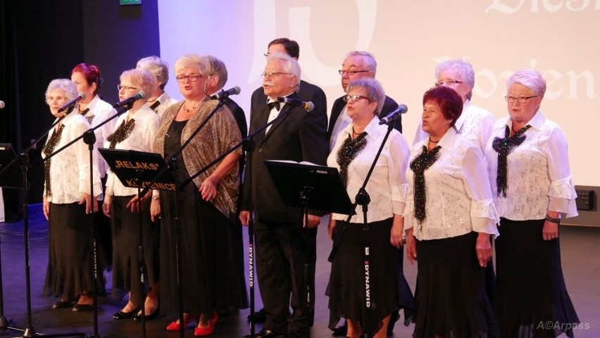 Seniorzy z całej Polski prezentowali w Kozienicach swoje zdolności muzyczno-wokalne