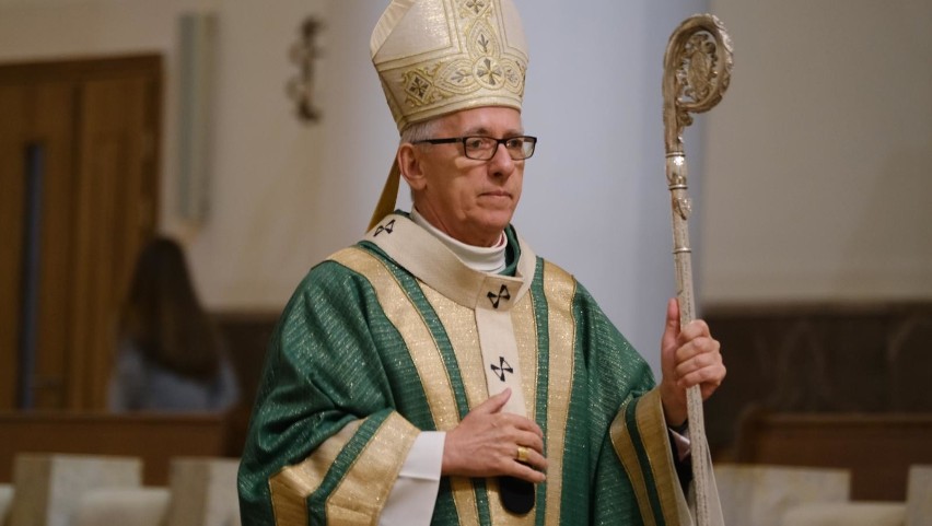 Arcybiskup katowicki Wiktor Skworc, pierwszy z zakażonych...