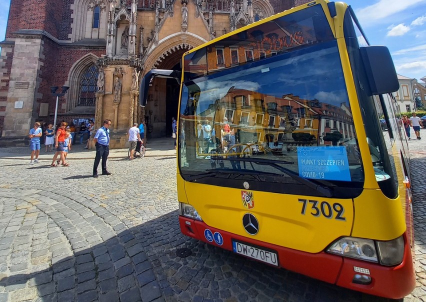 Od 1 lipca, od kiedy autobus ze szczepionkami kursuje po...