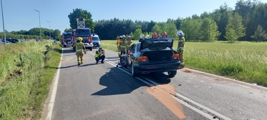 W Wierzchosławicach zderzyły się dwa samochody marki BMW....