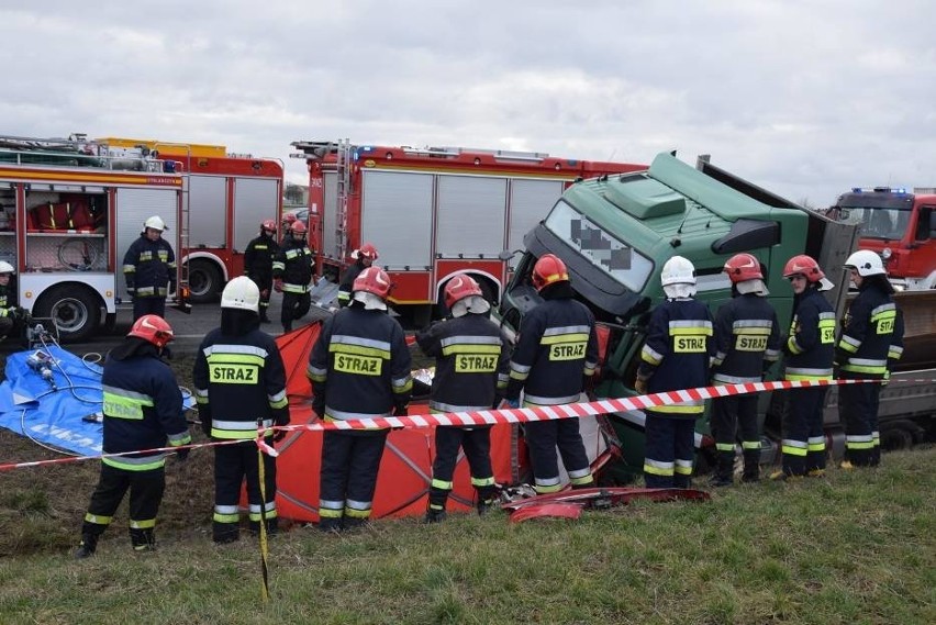 Śmiertelny wypadek na obwodnicy Nowych Skalmierzyc. Samochód...