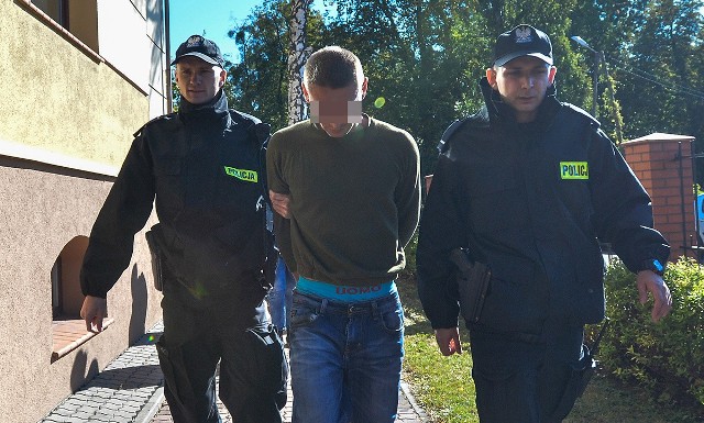 Do tego tragicznego zdarzenia doszło w nocy 3 października w miejscowości Nowy Działyń (powiat golubsko-dobrzyński).  46-latka nie udało się uratować.  Jak się okazało, 30-letni kierowca audi miał prawie 3 promile alkoholu we krwi. Trafił do policyjnego aresztu. - Na wniosek komendanta policji w Golubiu-Dobrzyniu sąd podtrzymał 3-miesięczny areszt dla 30-latka - informuje Małgorzata Lipińska z KPP w Golubiu-Dobrzyniu.