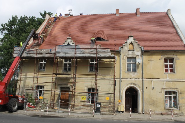 Budynek tzw. szkolny należy do najstarszych zachowanych w Świebodzinie. Obecnie trwa jego remont