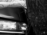 Roszkowice: passat uderzył w drzewo. Cztery osoby ranne