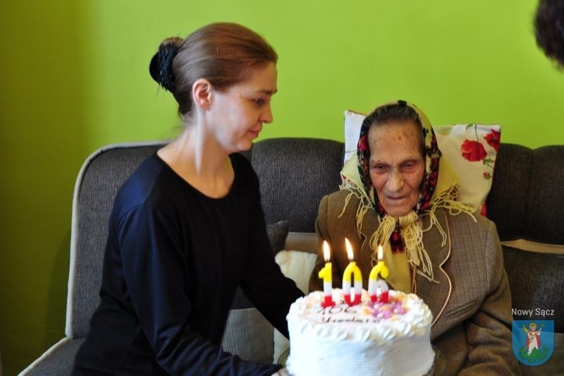 Nowy Sącz. Stefania Legutko to najstarsza mieszkanka. Świętowała 106. urodziny [ZDJĘCIA]