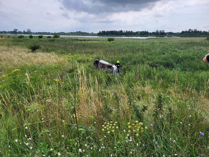 Dachowanie auta w Gdańsku. Dwóch obywateli Ukrainy poszkodowanych. Pojazd był kradziony