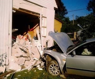 Ściana domu z pustków runęła do środka mieszkania. Mogło dojść do nieszczęścia. Fot. Archiwum