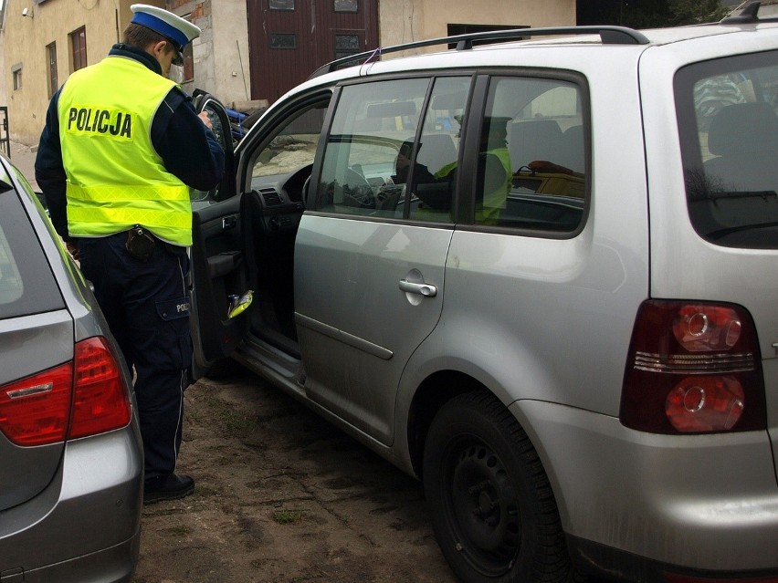 Policjanci z Sulęcina odzyskali volkswagena touran i bmw,...