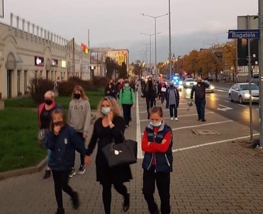 Protest kobiet w Pabianicach. Spacer po Starym Rynku. ZDJĘCIA