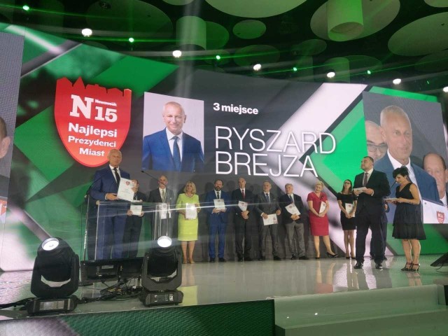 - W Inowrocławiu konsekwentnie wprowadzamy nowoczesne rozwiązania, które idą w parze z proekologiczną polityką. Fakt ten zauważają inne samorządy, które i w tym roku dały wyraz uznania dla tego typu działań. Jestem dumny, że reprezentuję tak prężnie rozwijające się miasto - mówi prezydent Inowrocławia Ryszard Brejza.