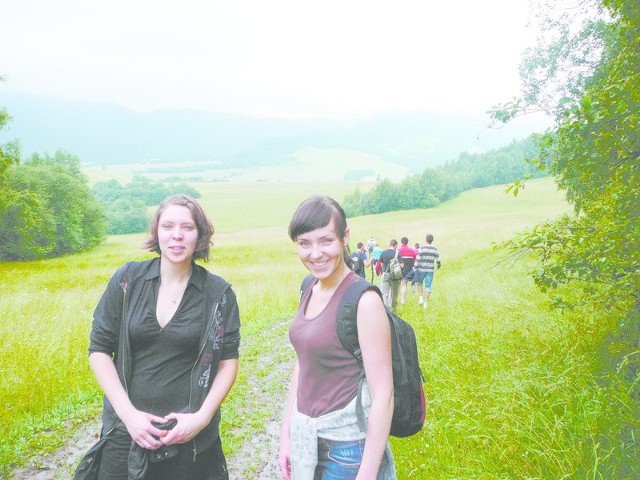 Marta Gosiewska (z lewej) i Ewa Jodłowska z "Globtrotera&#8221; podczas obozu w Szymbarku.