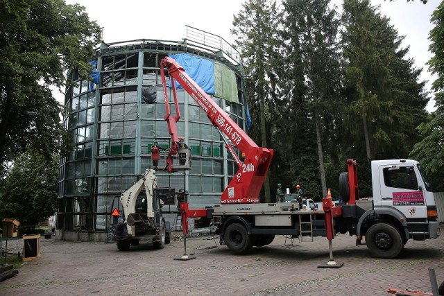 Rozpoczęła się rozbiórka konstrukcji palmiarni w Parku Oliwskim w Gdańsku
