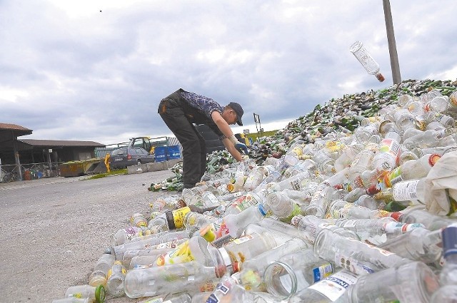 Na kędzierzyńskim wysypisku powoli zaczyna już brakować miejsca do składowania śmieci. (fot. Daniel Polak)