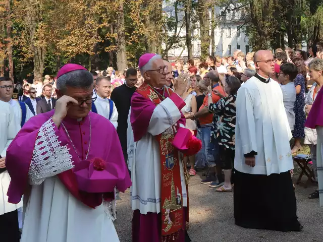 Pielgrzymka kobiet do Piekar Śląskich. Orędzie społeczne wygłosić metropolita katowicki abp Wiktor Skworc, a mszę świętą poprowadził biskup toruński Wiesław Śmigiel.