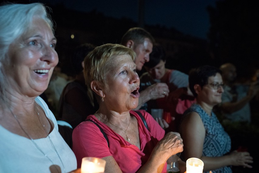 Ponad 1000 osób na proteście na placu Daszyńskiego w Opolu...