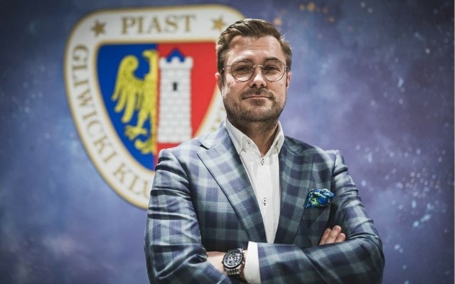 Grzegorz Bednarski jest prezesem Piasta od stycznia 2020 roku. Zmienił na tym stanowisku Pawła Żelema. Był też prezesem GKS-u Tychy.