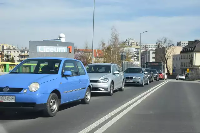 Przez najbliższy rok kierowcy przejeżdżający przez Opole powinni uzbroić się w cierpliwość… i wystarczająco wcześnie wyjechać z domu, aby punktualnie dojechać do pracy.