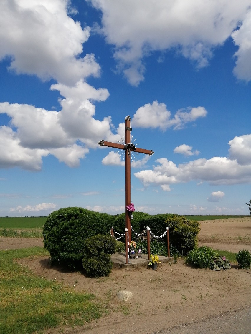 KRZYŻ PRZYDROŻNY...