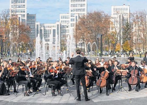 Młodzieżowa Akademicka Orkiestra Symfoniczna Ukrainy na fotografii wykonanej jeszcze przed wojną