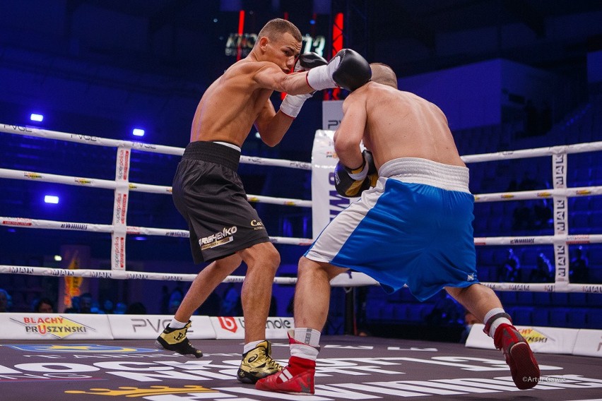 KnockOut Boxing Night 13 w Tarnowie. Efektowne wygrane Masternaka, Różańskiego, Balskiego i braci Kiwiorów [DUŻO ZDJĘĆ]      