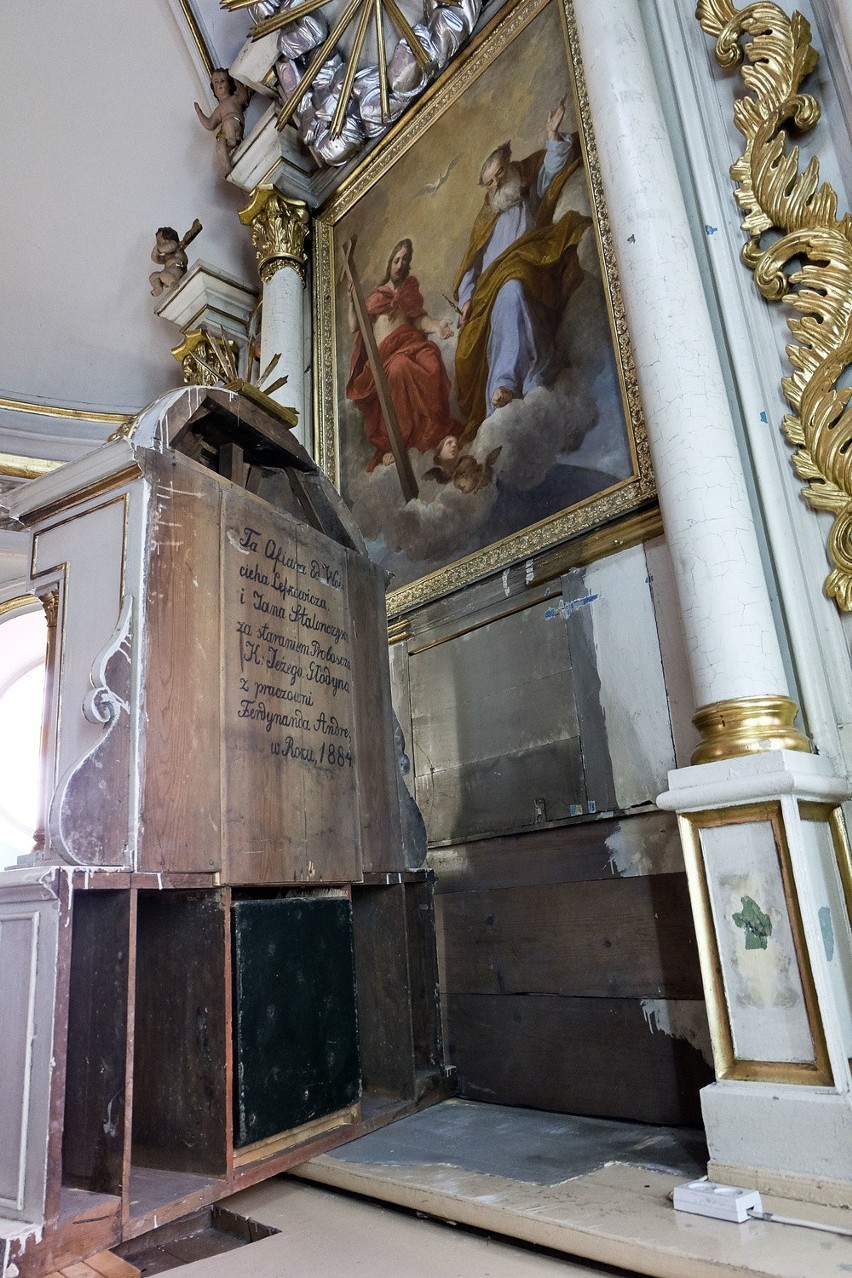Ołtarz w kościele w Supraślu odkrywa kolejne tajemnice (zdjęcia)