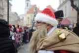 Nadchodzi Boże Narodzenie 2023. Ile gwiazdor, śnieżynka i sprzedawca choinek zarobią w tym sezonie?