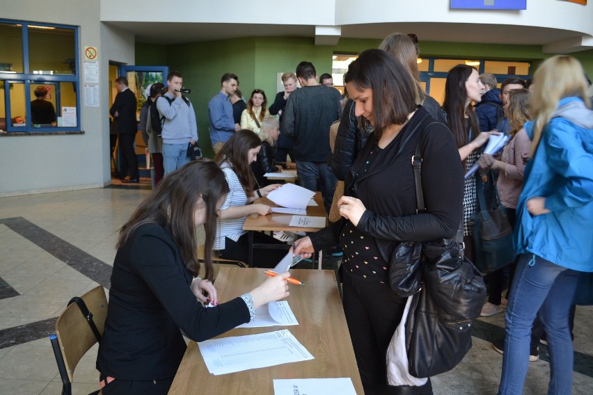 Wybory elektorów na Politechnice Częstochowskiej ZDJĘCIA Studencka komisja nie przyszła na wybory