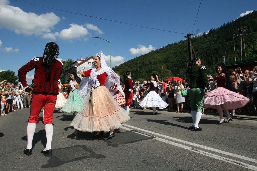 Tydzień Kultury Beskidzkiej 2016: Drugi dzień święta folkloru. Barwny korowód w Szczyrku [ZDJĘCIA]