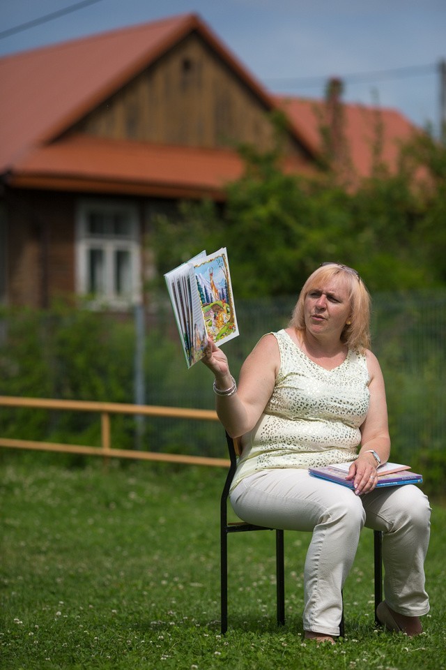 Tarnów. "Czytanie na murawie" w przedszkolu nr 8