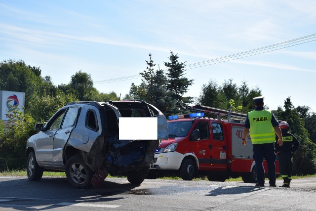 Dzisiaj (piątek, 21 sierpnia 2020 r.) przed godziną 10 doszło do kolizji w Wołczy Małej na drodze krajowej nr 20. Samochód dostawczy marki Renault uderzył w samochód marki Kia. Nikt nie doznał poważnych obrażeń. Sprawca kolizji został ukarany mandatem w wysokości 500 zł.