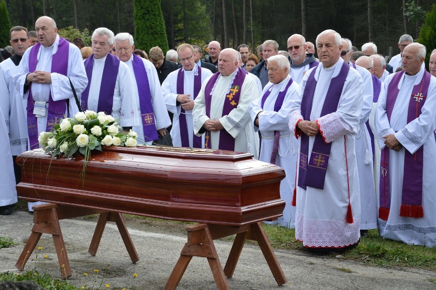 Pogrzeb byłego arcybiskupa Józefa Wesołowskiego w Czorsztynie [ZDJĘCIA]