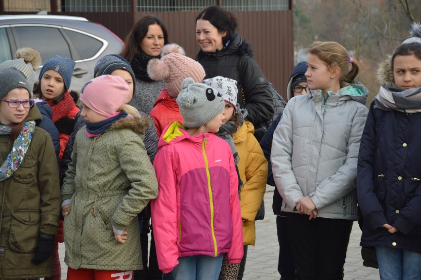 Żębocin. Szkoła Podstawowa ma nowe boisko sportowe