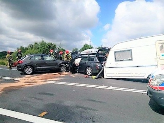 Do groźnego wypadku doszło we wtorek około południa na krajowej "6" koło Malechowa.