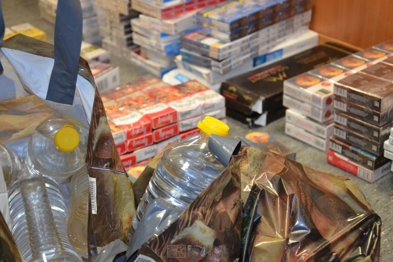 Na Rynku Bałuckim wpadli handlarze lewą wódką i papierosami
