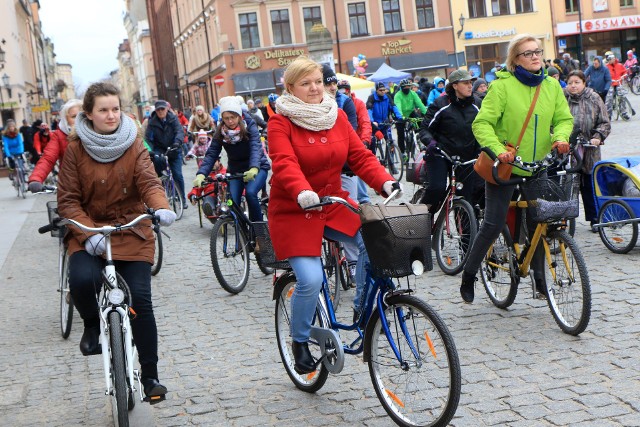 W Toruniu Rowerowe Masy Krytyczne gromadzą wielu uczestników