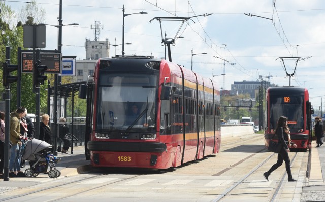 Istotna zmiana czeka pasażerów komunikacji miejskiej w Łodzi. Chodzi głównie podróżujących tramwajami i autobusami, którzy opłacają przejazdy za pomocą aplikacji mobilnej w smartfonach.