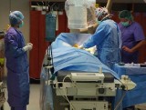 Pionierska operacja w Kaliszu. Uratowali serce 104-latki!