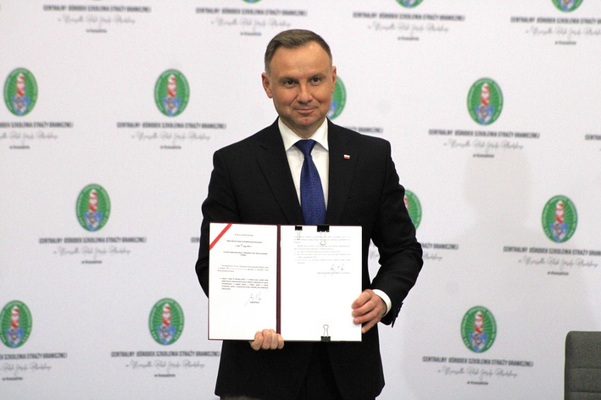 Andrzej Duda podpisał ustawę, która umożliwi powołanie...
