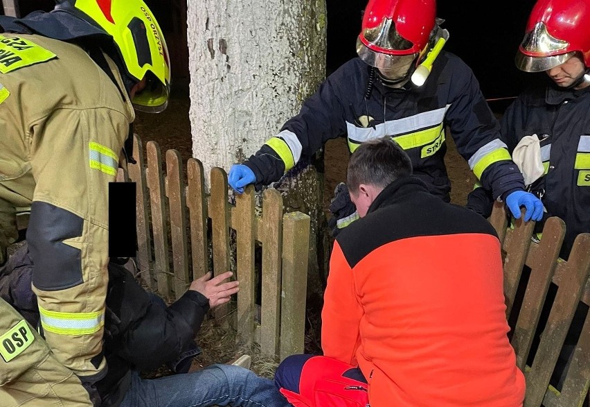 Ogródek. Ze złości kopnął w płotek. Aby uwolnić nogę interweniowali strażacy