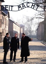Premier David Cameron w Muzeum Auschwitz-Birkenau [ZDJĘCIA] "Chciałem zobaczyć na własne oczy"
