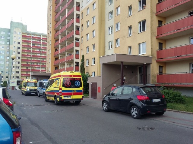 3-latek zatrzasnął się w pralce podczas zabawy w chowanego. Wypadek w Słupsku przy ul. Romera.