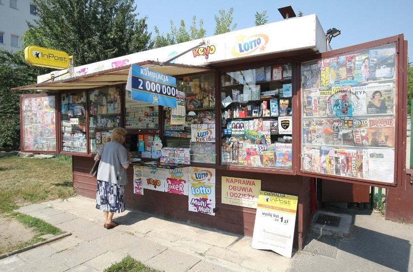 Kupił los w kiosku na Chojnach i wygrał 14 mln zł [ZDJĘCIA+FILM]