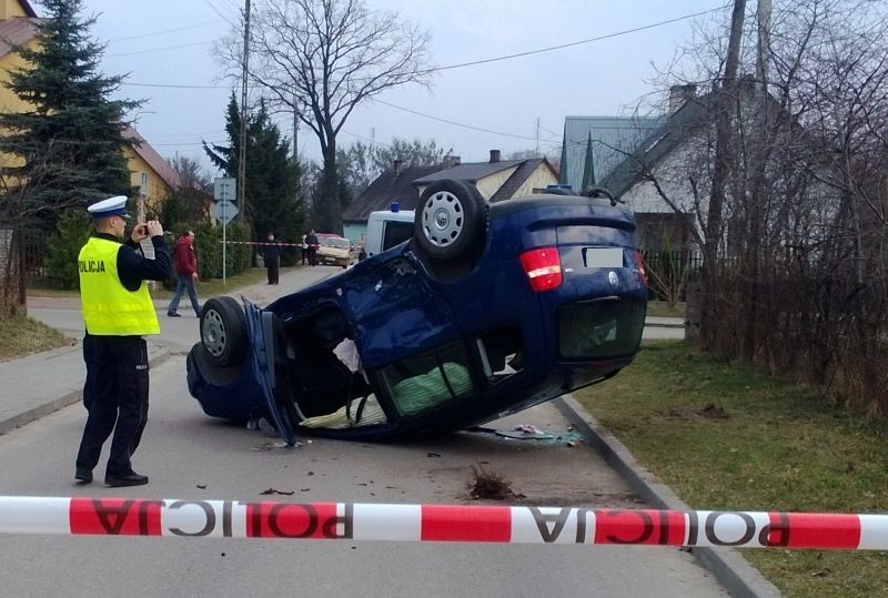 Touranem kierowała 37-letnia kobieta. Wraz z pasażerem...