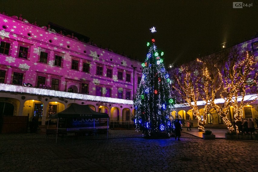 Zamek Książąt Pomorskich w Szczecinie rozświetliła świąteczna iluminacja [ZDJĘCIA] 