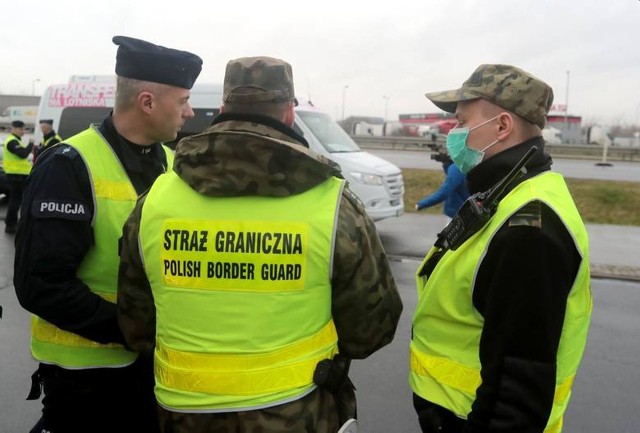 Koronawirus a przekraczanie granicy Polski. Zobacz zasady dotyczące OVID-19 panujące na polskiej granicy stanowiącej granicę zewnętrzną UE