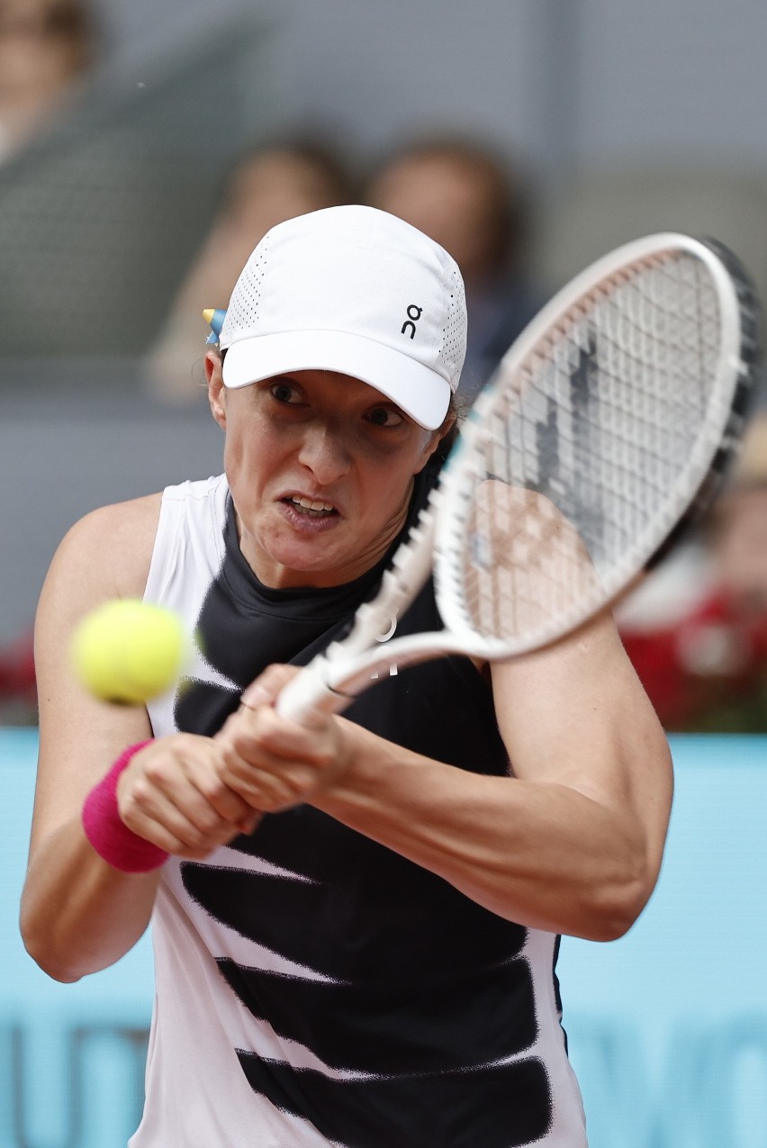 Po ciężkim boju Iga Świątek awansuje do ćwierćfinału WTA w Madrycie