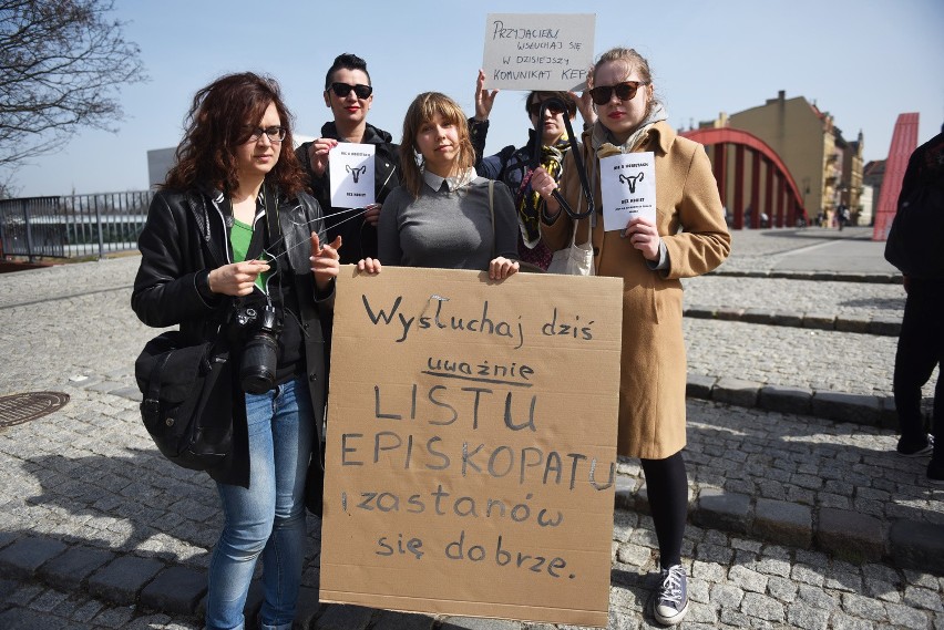 Ustawa antyaborcyjna: Protest przed Katedrą