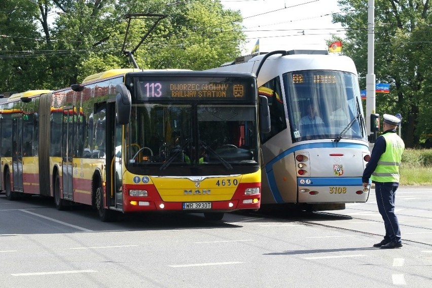 Autobus linii 113 firmy Michalczewski, zderzył się z...